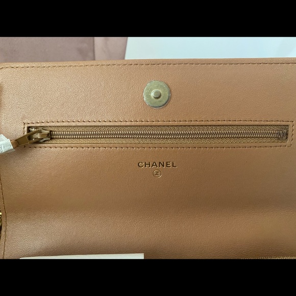 Chanel 19 WOC in caramel lambskin - Picture 7 of 8